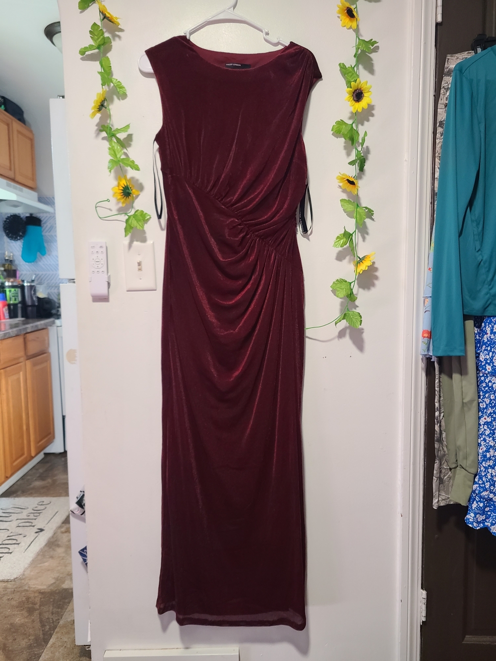 Nwt Maggy London sz 6 Burgundy Long Maxi Dress
